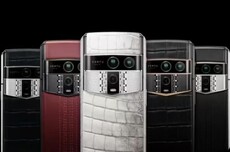 Vertu纬图新机入网:皮质拼接机身+红色按键设计