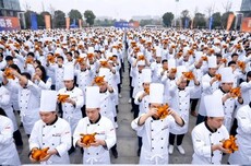 阿里千问官方回应“千问全员会,吃豆包”:假的,相煎何太急