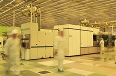 认清事实!阿斯麦对华出口光刻机比最新落后八代 技术差距超10年