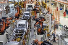 美学者撰文:对中国电动汽车与其筑墙,不如学习