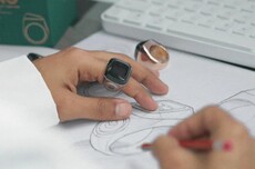 智能宗教戒指卖爆了,400 万只出货,我们和创始人聊了聊