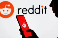 “美国贴吧”被AI水军攻陷:为了证明是人类,2400万用户被迫像傻瓜一样说话