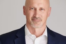 前特斯拉Autopilot主管斯特林・安德森有望接任GM CEO,通用技术转型成关键考验