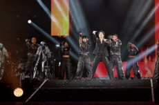 中國人形機器人“跳”進演唱會，馬斯克點贊稱“印象深刻”