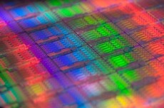 清华系公司清微智能放言：明年国产AI芯片有望超越国际高端芯片 对标H100