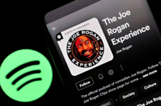 这个美国人靠播客年入2.5亿美元，罗永浩正在学他