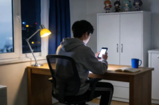 明年1月1日起，向好友私发淫秽信息也违法