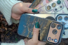 女子手机伦敦被抢 靠定位从地下挖出来5部手机