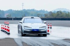 首批汽车智能底盘实测研究报告发布，仰望U7、蔚来ES8、智界R7成标杆车型