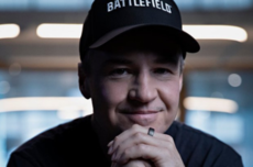 传奇游戏制作人文斯·赞佩拉车祸身亡