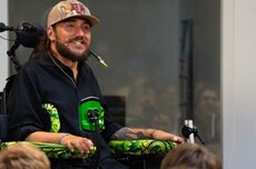 马斯克脑机接口“一号受试者”：正重新夺回人生的独立