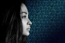 男子因沉迷AI聊天就醫(yī)：聊到凌晨三點 邊打字邊流淚