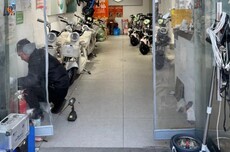 日流水剩50元，小電驢店主靠修車過冬