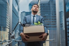 越来越多美企拿AI当裁员借口？高盛：投资人已经不吃这套了