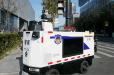 上海试点无人驾驶警车：上线首日警告违停车辆119辆 开出3张罚单
