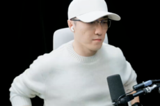 王自如直播回看罗永浩科技春晚:罗老师懂流量