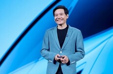 谁说超20万纯电轿车卖不动 看看SU7,雷军:感谢50多万小米车主支持