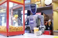 全球首例在深落地!越疆人形机器人在影院全自主上岗