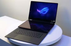 华硕ROG Zephyrus Duo双屏游戏本亮相CES 2026，至高可选RTX5090显卡