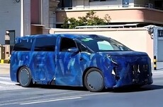 5.4米超长车身！腾势D9L谍照曝光：300km+纯电续航