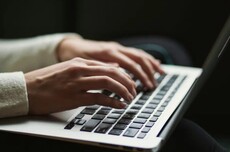 抄格力海报，难解创维焦虑