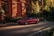 打破BBA垄断!享界12月冲到中大型车销量榜第四 直追宝马5系