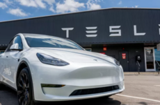 对手更惨,特斯拉第四季度美国电动汽车份额大增至59%