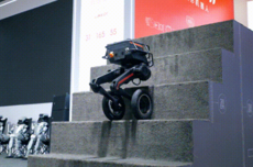 机器人不再只是被编程机器！逐际动力发布具身智能体系统：LimX COSA