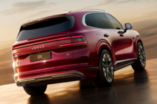 宝马X5国产平替 极氪8X实车出街