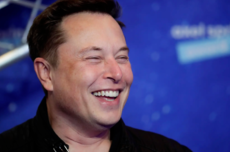 涉及万亿薪酬的决定，马斯克为何将FSD从买断制变为订阅制？