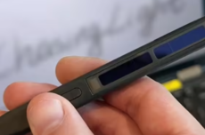 全球首款有机光伏触控笔亮相CES 2026：室内灯光就能供电，国产追光科技x Wacom打造