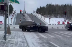 奕境首款车型谍照曝光：华为乾崑与东风联手打造，计划 2026 年 4 月北京车展正式亮相