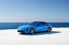 雷军：新一代SU7发布前，会提前安排展车到店