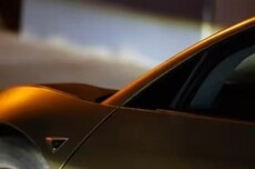 特斯拉Cybercab原型车曝光：配后摄清洗装置、取消后视镜