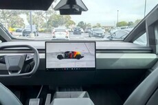 马斯克回应特斯拉保险费减半，称FSD可极大提升驾驶安全性