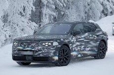 预计主打“小而美”,宾利全新纯电 SUV 最新谍照曝光