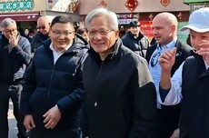 黄仁勋来中国为什么不穿皮夹克了？