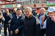 老爸撞脸黄仁勋 韩路：知道我为啥显卡多了吧