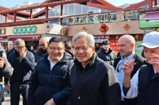 路透：黄仁勋访华取得成果 首批H200芯片订单获批