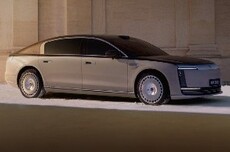 尊界S800新年OTA升级：新增“马到成功”主题灯语