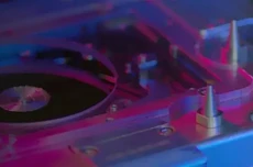 西部数据Q2FY26营收破30亿美元,一大客户签署至2028年协议