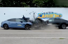 央视《焦点访谈》起底汽车行业网络黑产：新车还没上市 AI黑稿差评体验上千条