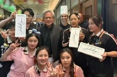 皮衣返场：英伟达CEO黄仁勋现身深圳吃火锅