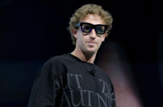 扎克伯格豪赌AI、抽身元宇宙，VR将迎来寒冬？