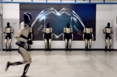 第三代特斯拉人形机器人将亮相，预计年产百万台