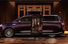 余承东：智界V9首发绒霞紫内饰 二排双零重力旋转座椅