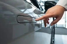 全隐藏式车门把手，强制禁止！明年1月1日起实施