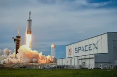 Space X收购xAI，“火箭+AI+社交平台”超级巨头成型，马斯克剑指太空数据中心