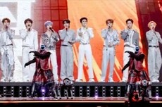 宇树机器人台上热舞 台下舞王四脸看懵 黄渤白敬亭被赶上架赛博斗舞