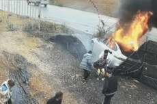 东风奕派007冲出道路起火致1死 官方回应：与货车高速碰撞后引发